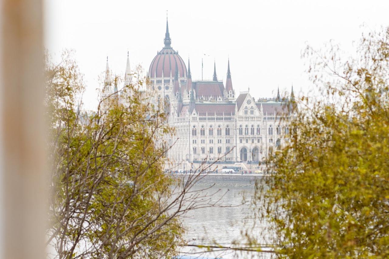 Danube Waterfront View At Chain Bridge Budapeste Exterior foto