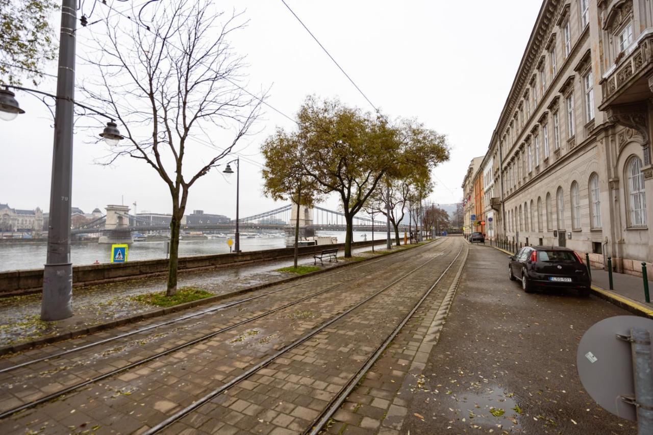 Danube Waterfront View At Chain Bridge Budapeste Exterior foto